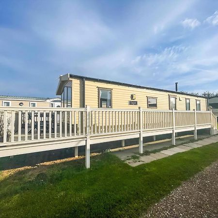 Caravan With Decking Within Walking Distance To Hunstanton Beach Ref 23054S Exterior photo