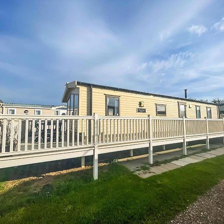 Caravan With Decking Within Walking Distance To Hunstanton Beach Ref 23054S Exterior photo