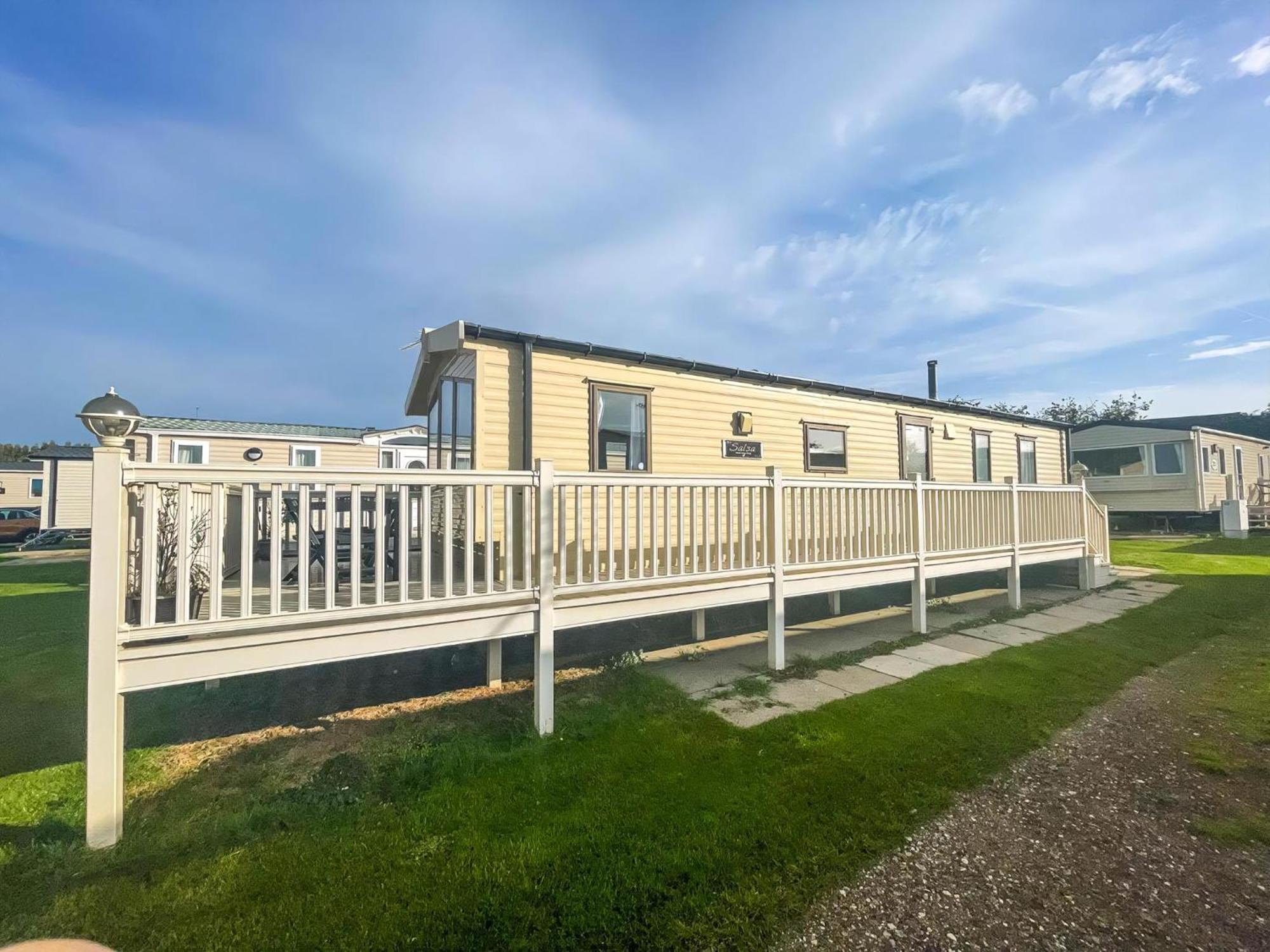 Caravan With Decking Within Walking Distance To Hunstanton Beach Ref 23054S Exterior photo